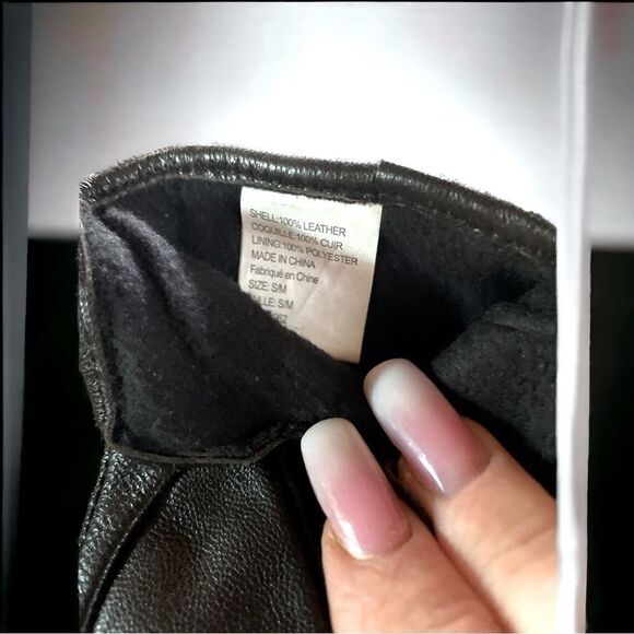 Vintage - Ladies Chocolate Brown Leather Gloves l Gold Hardware Buckle l Lined - Picture 5 of 8